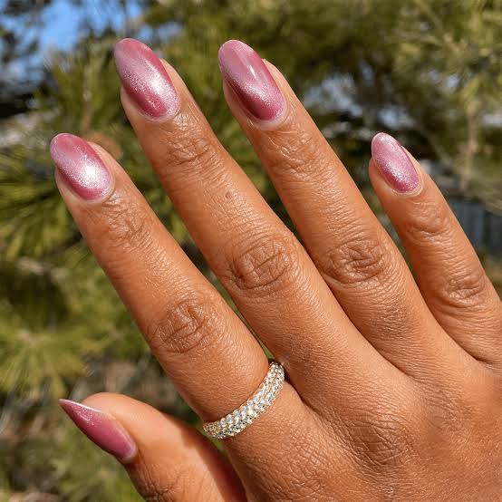 Warm Rose Gold Shimmer Medium Oval Nails Warm Rose Gold Shimmer Medium Oval Nails — Simple Metallic Nails