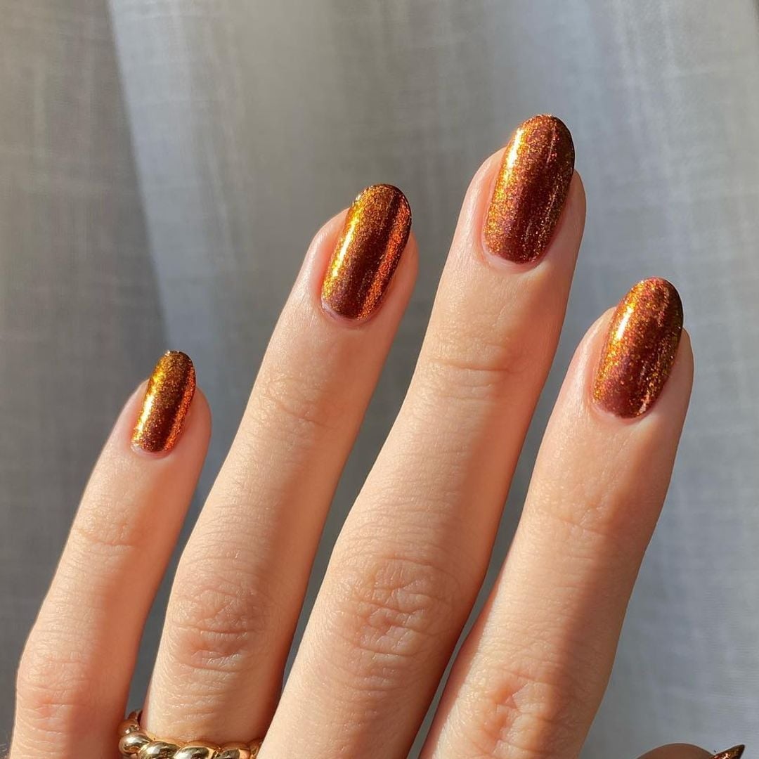 Vibrant Metallic Copper Medium Oval Nails Vibrant Metallic Copper Medium Oval Nails — Simple Metallic Nails