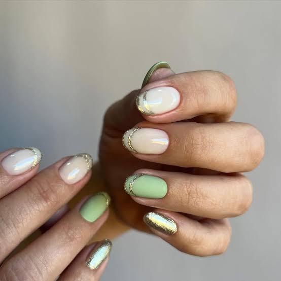 Sheer Nude Pearlescent With Silver Tips Sheer Nude Pearlescent With Silver Tips — Simple Metallic Nails