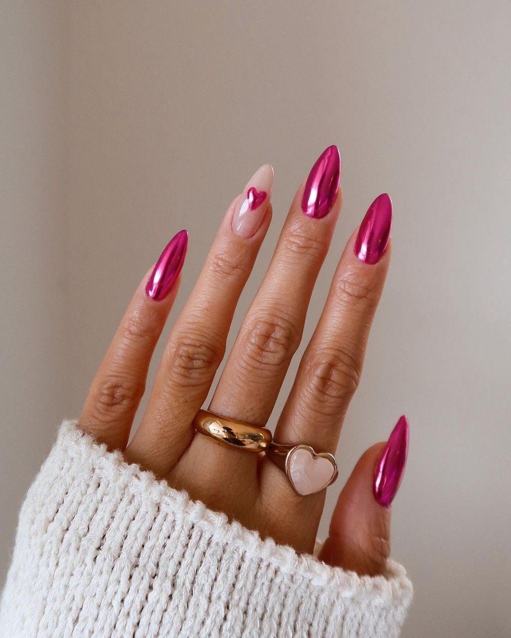 Hot Pink Metallic Long Almond With Heart Hot Pink Metallic Long Almond With Heart — Simple Metallic Nails