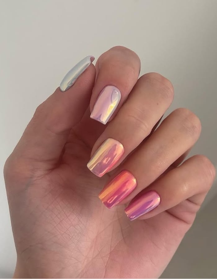 Iridescent Chrome Short Square Nails Iridescent Chrome Short Square Nails — Simple Metallic Nails