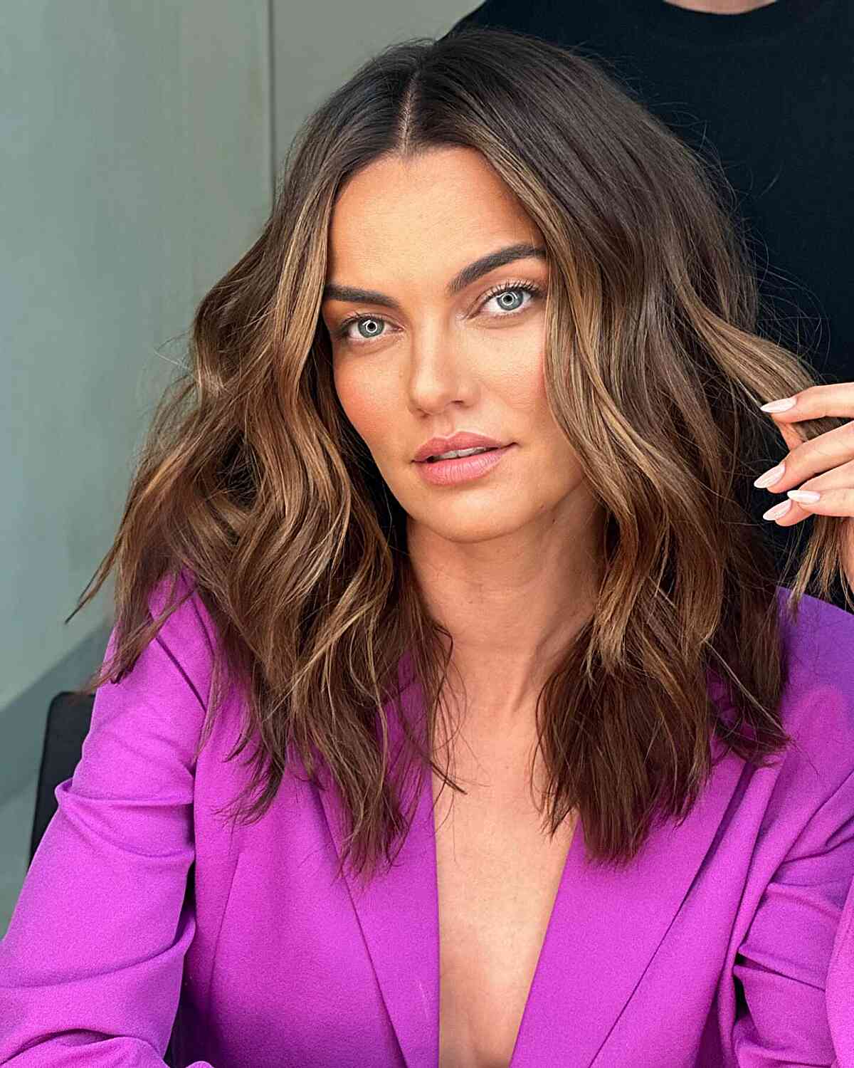 Mid-Back Brown With Blonde Highlights Mid-Back Brown With Blonde Highlights — Simple Middle Part Hair