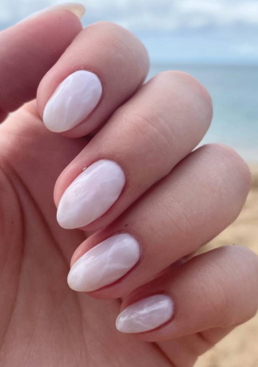 Milky White Marbled Medium Oval Nails Milky White Marbled Medium Oval Nails — Simple Milky White Nails