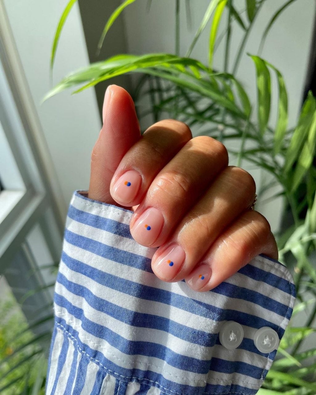 Short Oval Nails With Tiny Blue and Orange Dots — Simple Minimalist Nails