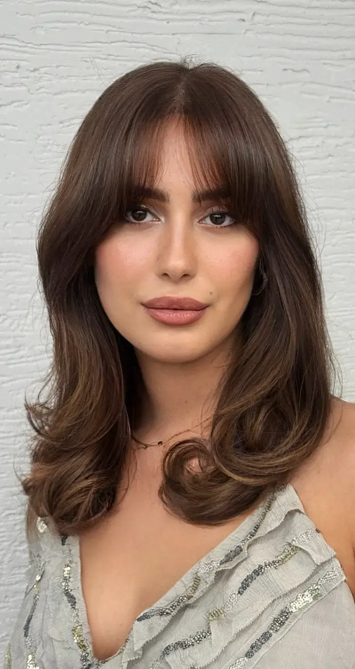 Collarbone Layers With Curtain Bangs, Wavy — Simple Mocha Hair