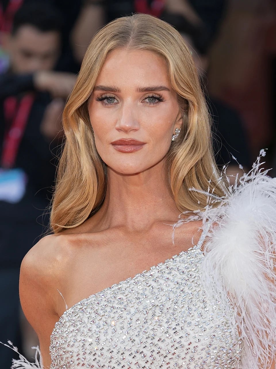 Rosie Huntington-Whiteley Style Inspiration Rosie Huntington-Whiteley Style Inspiration — Simple Money Piece