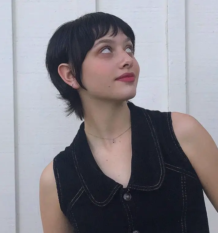 Platinum Blonde Mullet With Choppy Bangs — Simple Mullet Hairstyles