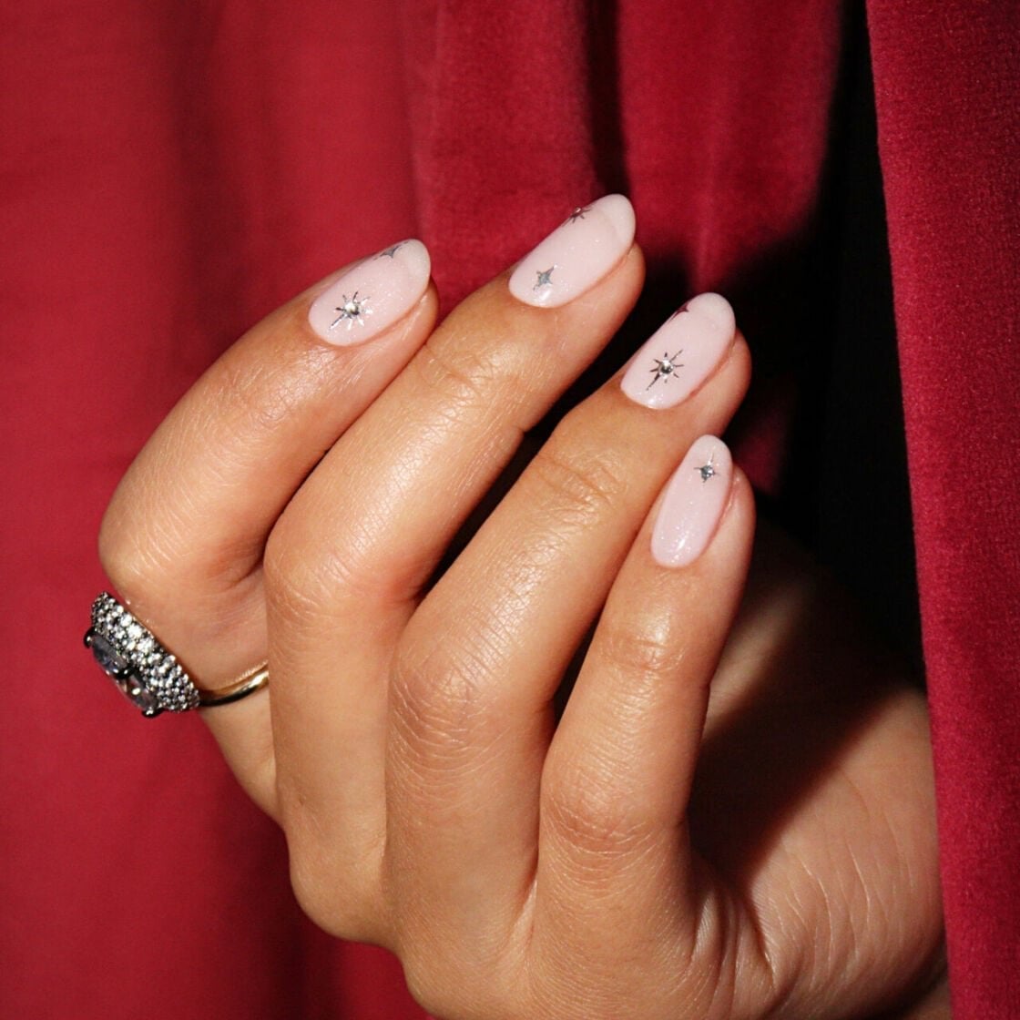 Medium Almond Pale Pink With Silver Stars Medium Almond Pale Pink With Silver Stars — Simple Nail Art Inspo