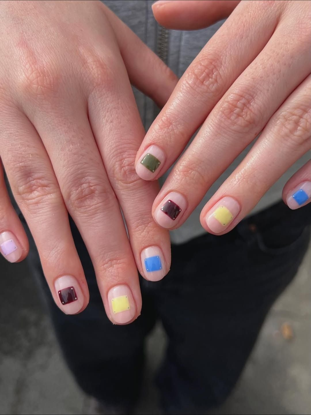Short Square Nude With Colored Geometric Squares Short Square Nude With Colored Geometric Squares — Simple Nail Art Inspo