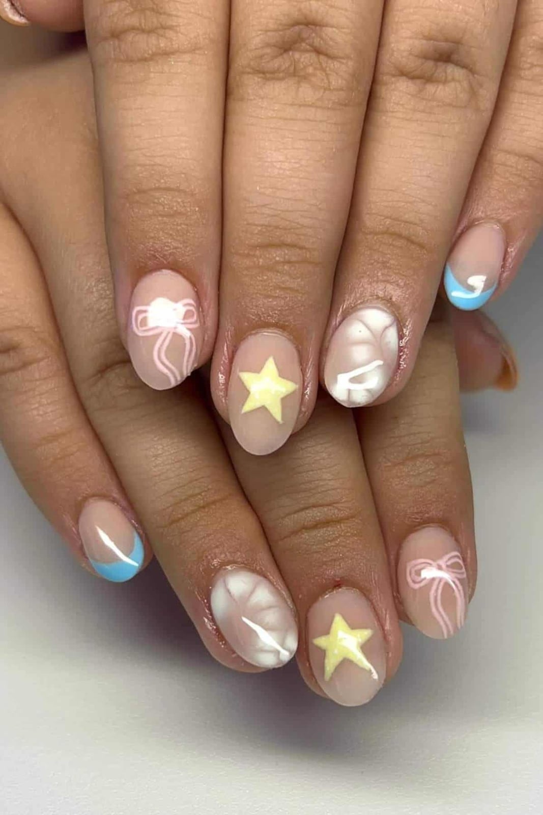 Short Oval Sheer Nude With DIY Art Short Oval Sheer Nude With DIY Art — Simple Nails Almond Inspo