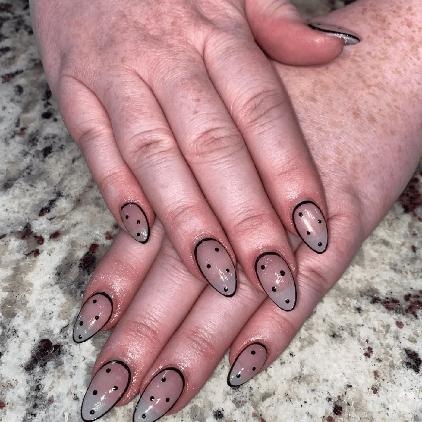Clear Black Outline Dot Graphic Almond Nails Clear Black Outline Dot Graphic Almond Nails — Simple Nails Almond Inspo