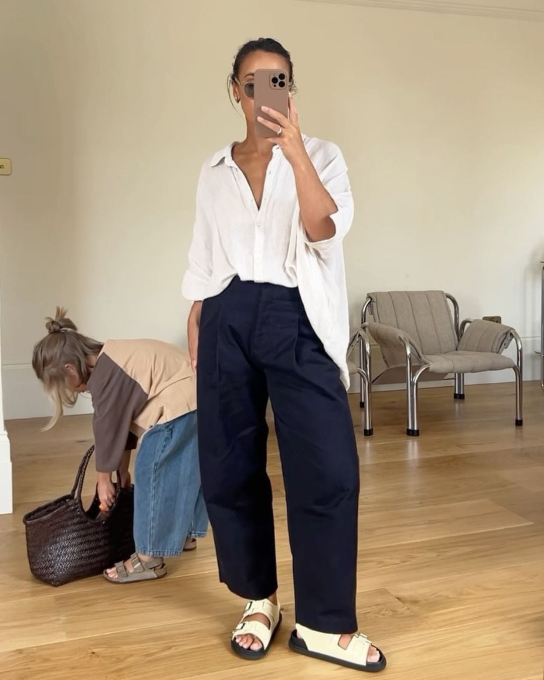 High-Waisted Trousers With an Oversized White Shirt High-Waisted Trousers With an Oversized White Shirt — Simple Navy Blue Pants Outfits