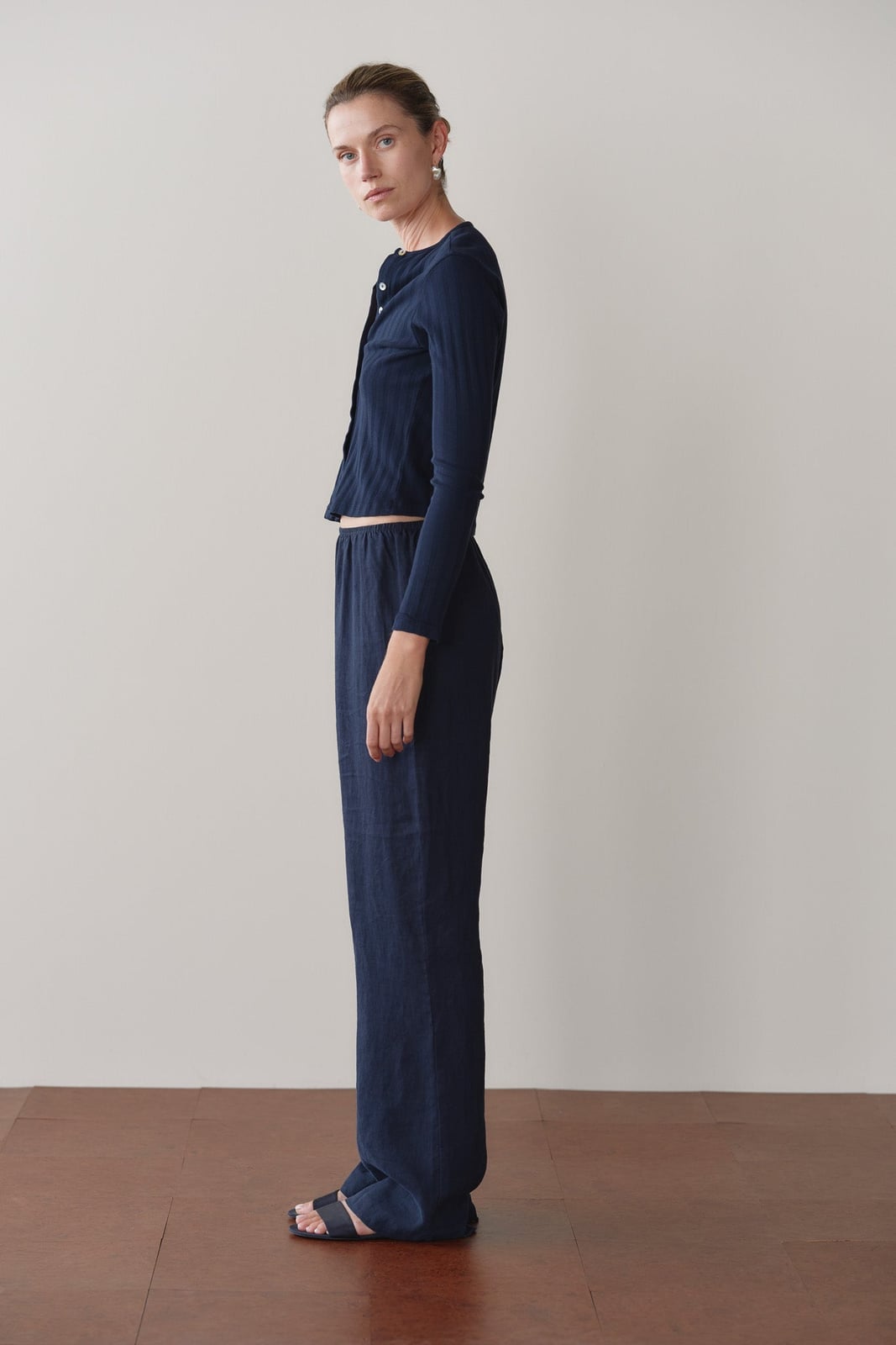 Monochromatic Navy Wide Leg Outfit Monochromatic Navy Wide Leg Outfit — Simple Navy Blue Pants Outfits