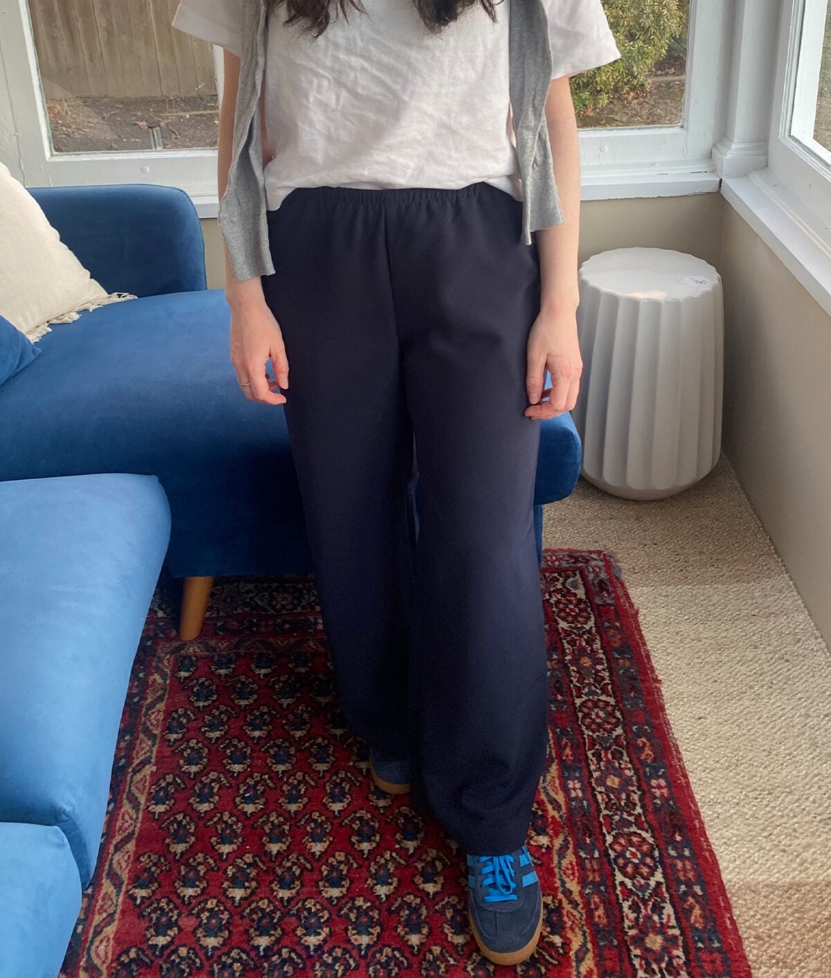 Wide Leg Trousers With a Gray Cardigan and Blue Sneakers Wide Leg Trousers With a Gray Cardigan and Blue Sneakers — Simple Navy Blue Pants Outfits