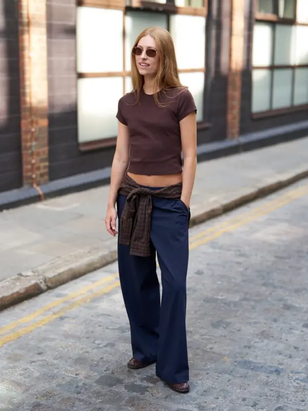 Pinstripe Trousers With a Brown Cropped Tee and Plaid Shirt Pinstripe Trousers With a Brown Cropped Tee and Plaid Shirt — Simple Navy Blue Pants Outfits