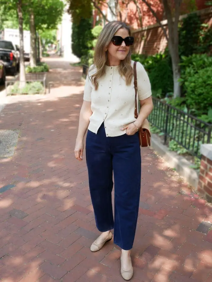 Navy Trousers With a Cream Knit Cardigan Navy Trousers With a Cream Knit Cardigan — Simple Navy Blue Pants Outfits