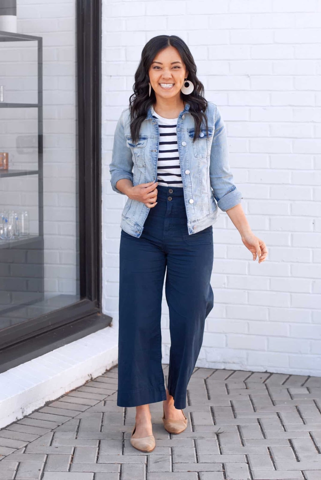 Linen Pants With a Striped Tee and Denim Jacket Linen Pants With a Striped Tee and Denim Jacket — Simple Navy Blue Pants Outfits