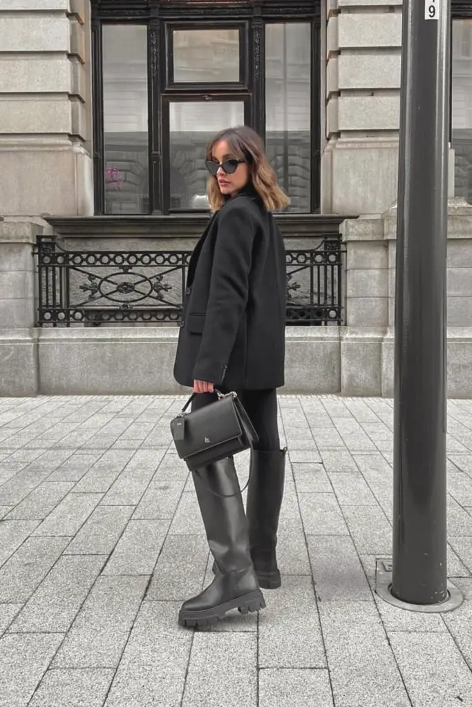 Black Oversized Blazer with Leggings and Knee-High Boots — Simple Negros Outfits
