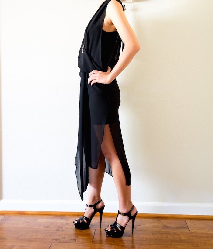 Black Sleeveless Dress with Sheer Fabric and High Slits — Simple Negros Outfits