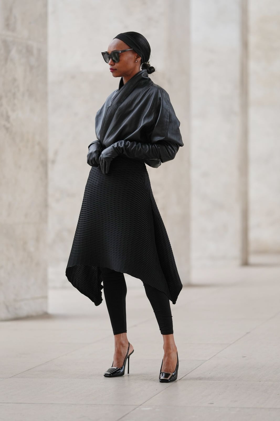 Monochrome Black with Sculptural Skirt and Leather Jacket — Simple Negros Outfits
