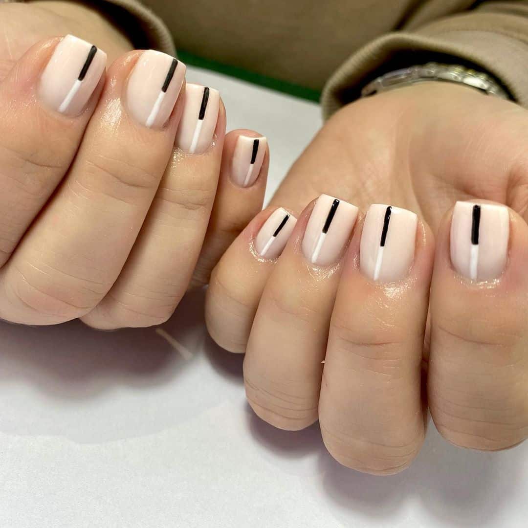 Light Beige Nails with Black and White Lines Light Beige Nails with Black and White Lines — Simple Neutral Nails