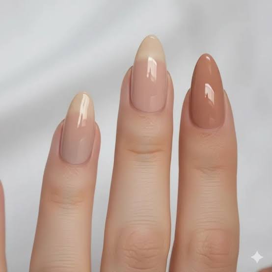 Sheer Nude to Beige Gradient Short Almond Nails Sheer Nude to Beige Gradient Short Almond Nails — Simple Neutral Nails Colors