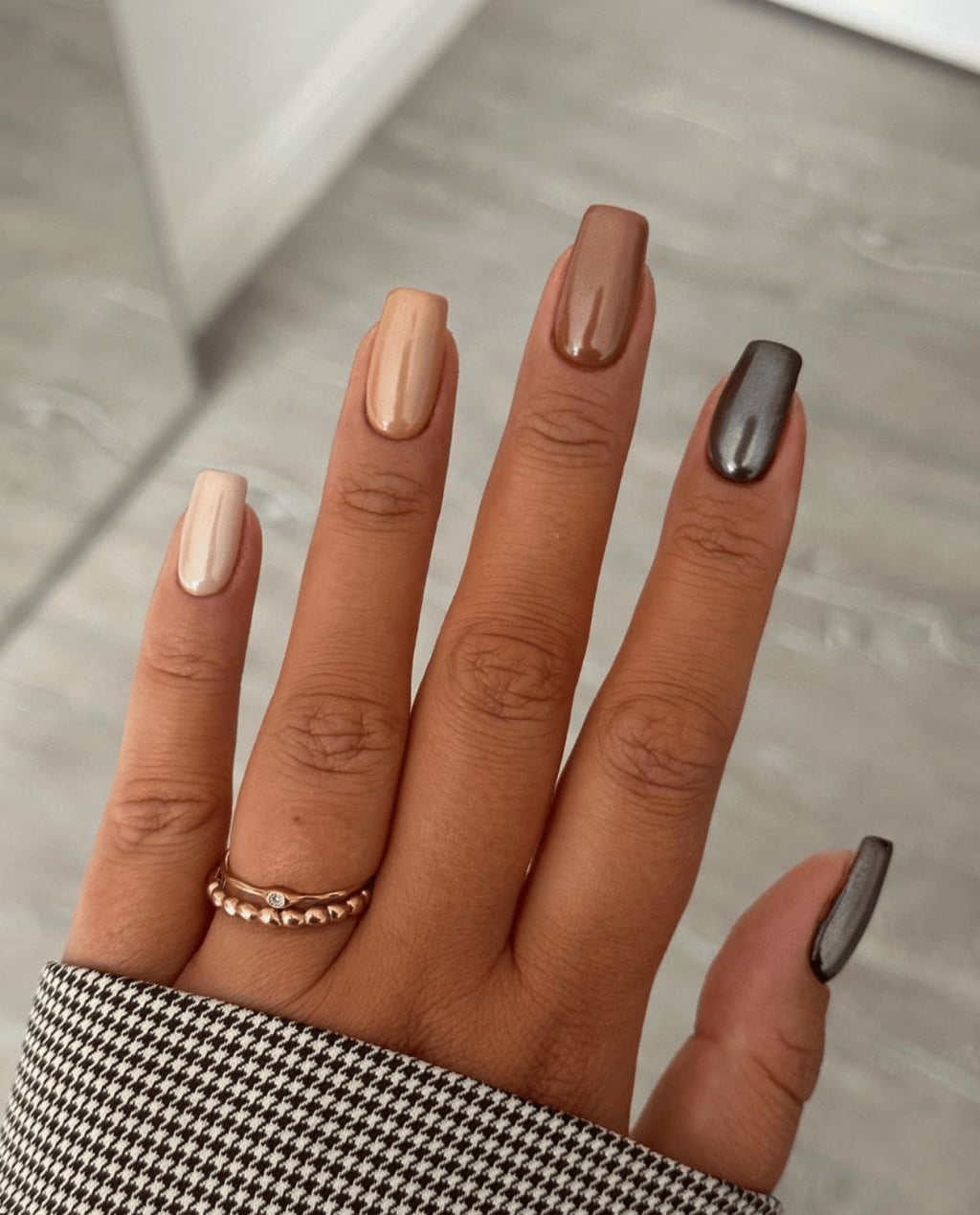Medium Square Nude And Dark Chrome Nails — Simple Nude Chrome Nails
