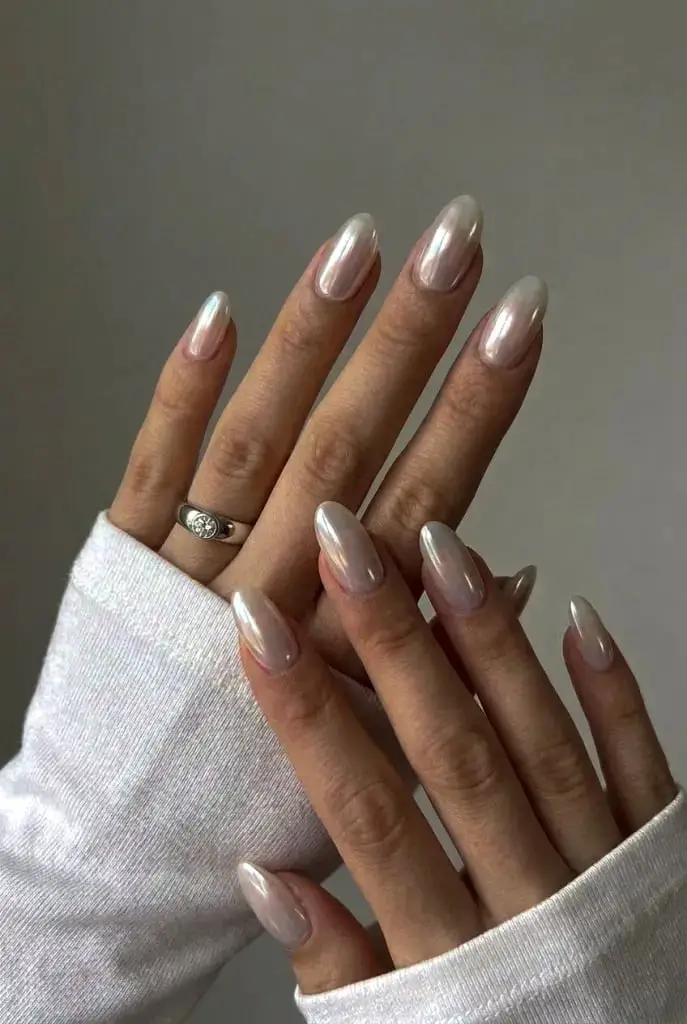 Short Almond Light Nude Glossy Chrome Nails, Everyday Version — Simple Nude Chrome Nails