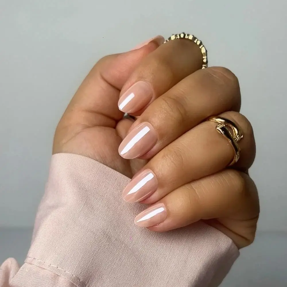 Short Almond Light Nude Glossy Chrome Nails — Simple Nude Chrome Nails