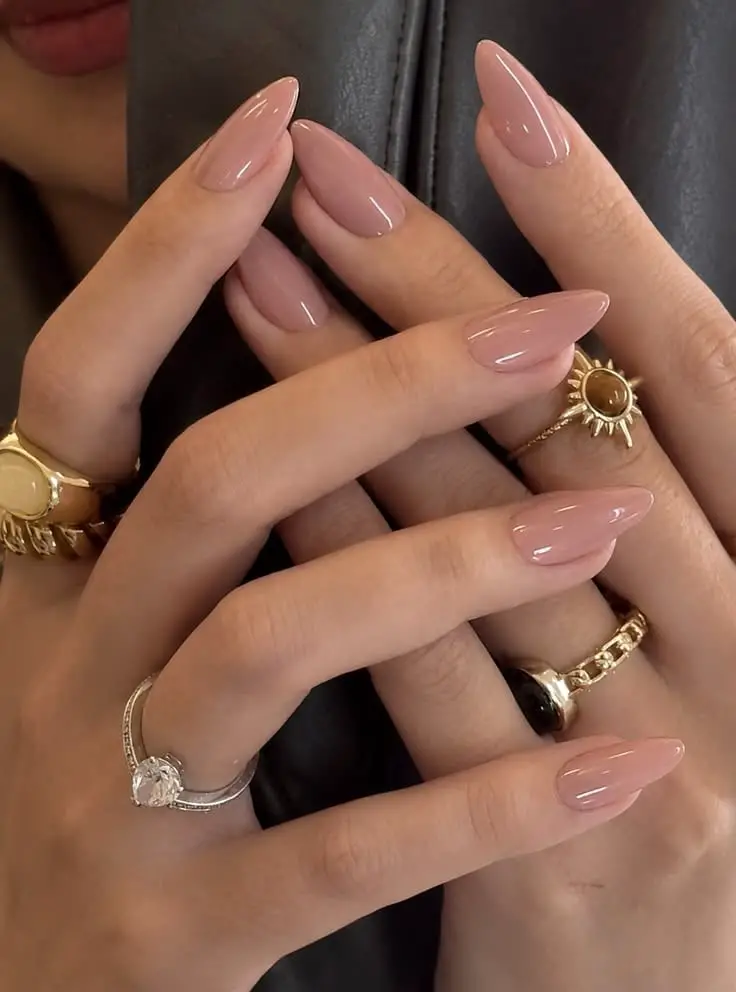 Sheer Pink Nude Short Oval with Stars — Simple Nude Nails