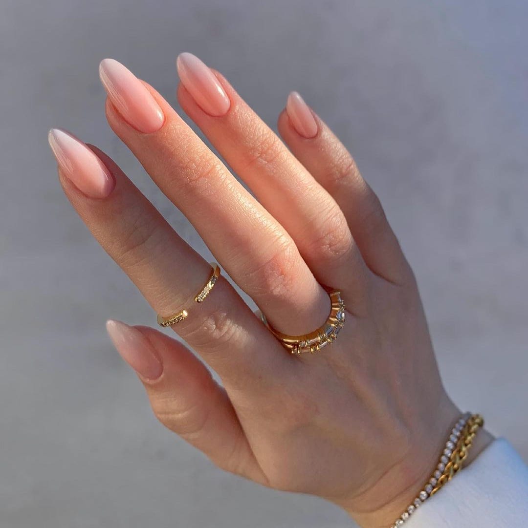 Sheer Pink to Nude Medium Oval Ombre Sheer Pink to Nude Medium Oval Ombre — Simple Ombre Nails