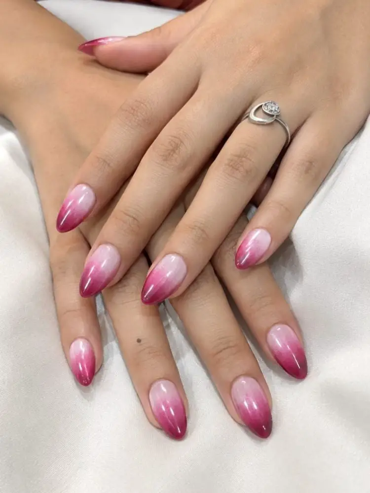 Pink to White Medium Oval Ombre Pink to White Medium Oval Ombre — Simple Ombre Nails