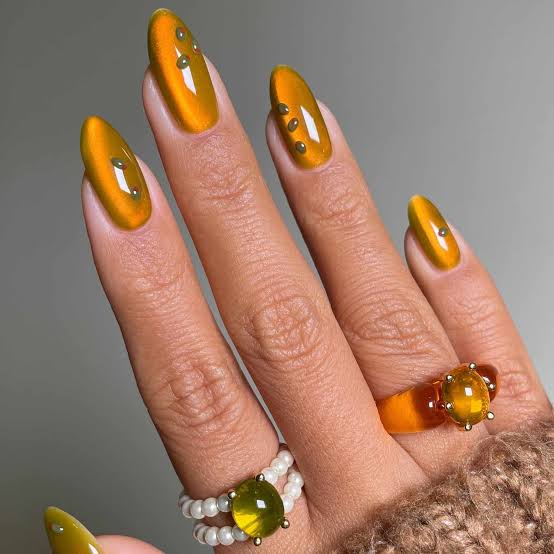 Vibrant Orange Yellow Cat Eye Nails With Dots Vibrant Orange Yellow Cat Eye Nails With Dots — Simple Orange Cat Eye Nails
