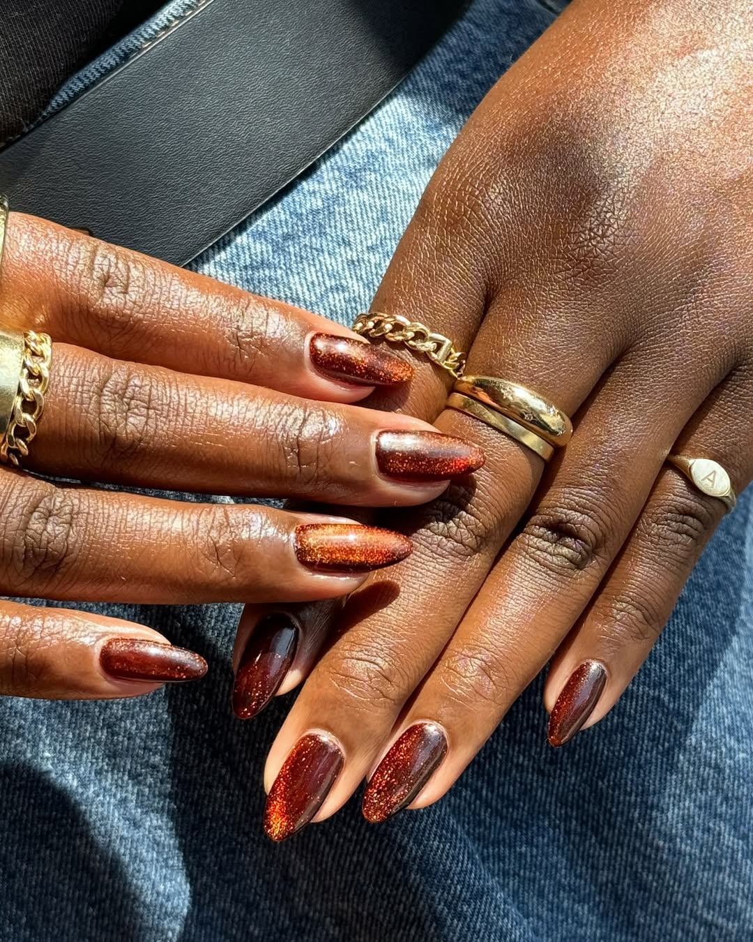Deep Orange Brown Cat Eye Medium Almond Nails, Close-Up Take Deep Orange Brown Cat Eye Medium Almond Nails, Close-Up Take — Simple Orange Cat Eye Nails