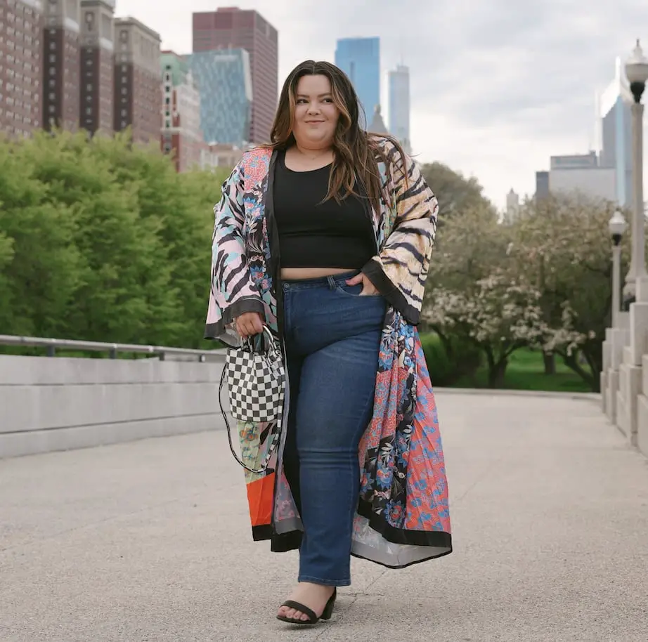 Skinny Jeans with Printed Kimono and Block Heel Sandals Skinny Jeans with Printed Kimono and Block Heel Sandals — Simple Outfits for Curvy