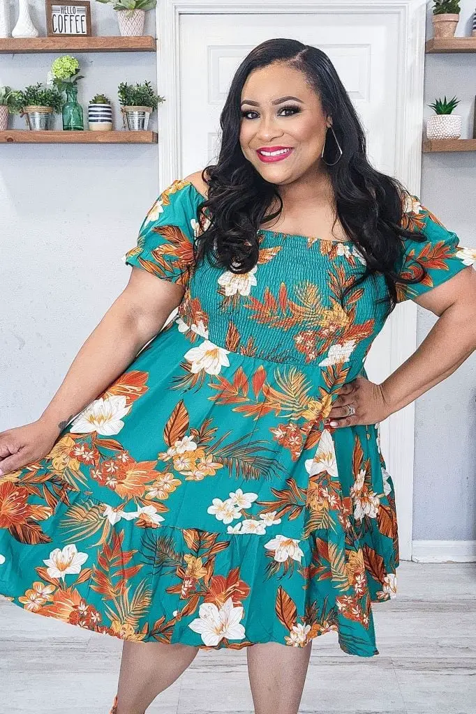 Floral Print Smocked Dress for Casual Summer Days Floral Print Smocked Dress for Casual Summer Days — Simple Outfits for Curvy
