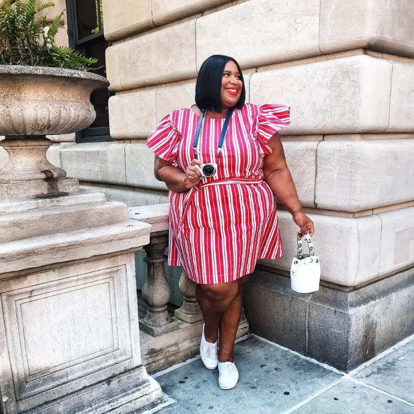 Red and White Striped Dress with Ruffled Sleeves and Sneakers Red and White Striped Dress with Ruffled Sleeves and Sneakers — Simple Outfits for Curvy