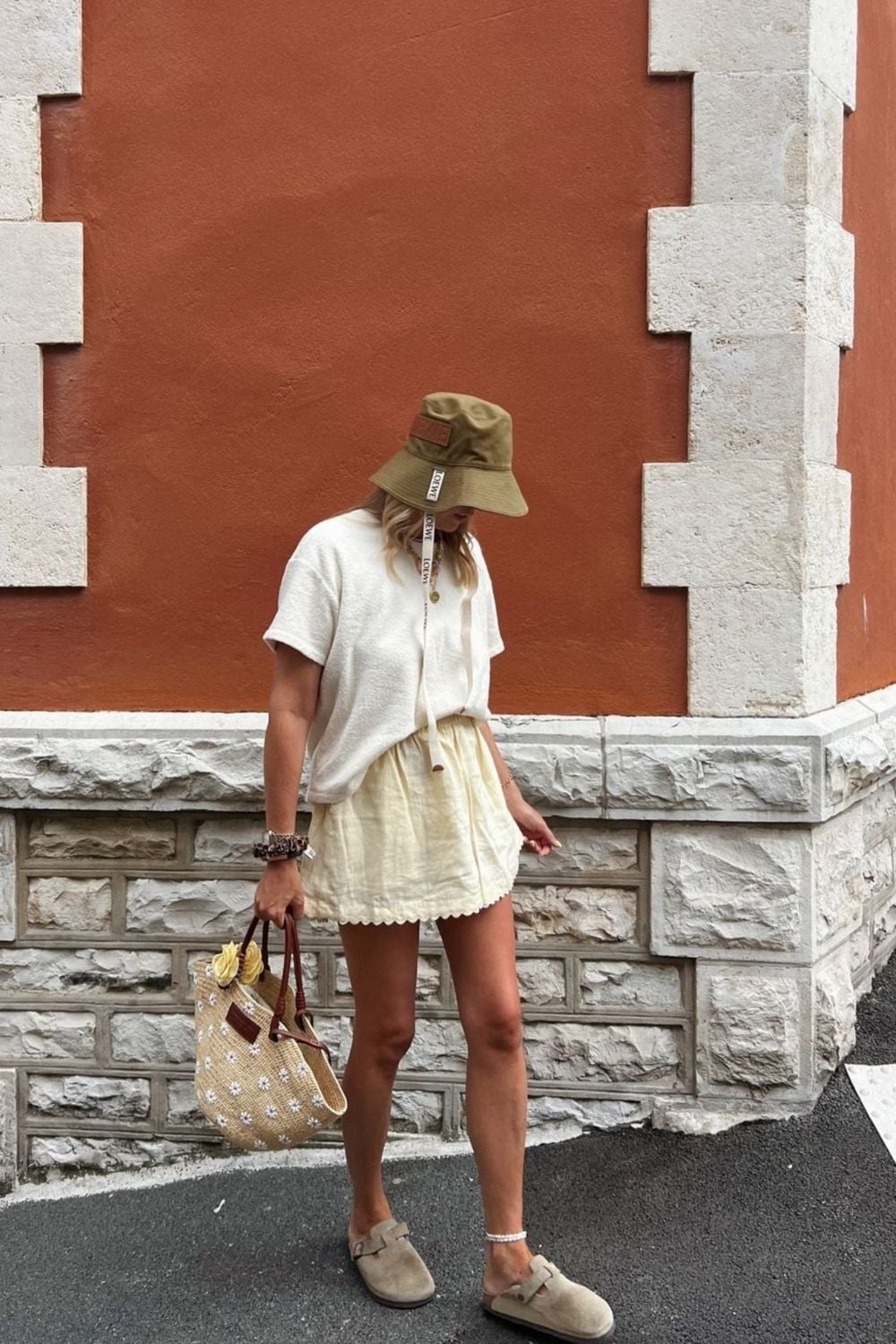 White Shirt Yellow Skirt And Beige Clogs White Shirt Yellow Skirt And Beige Clogs — Simple Outfits with Birkenstocks