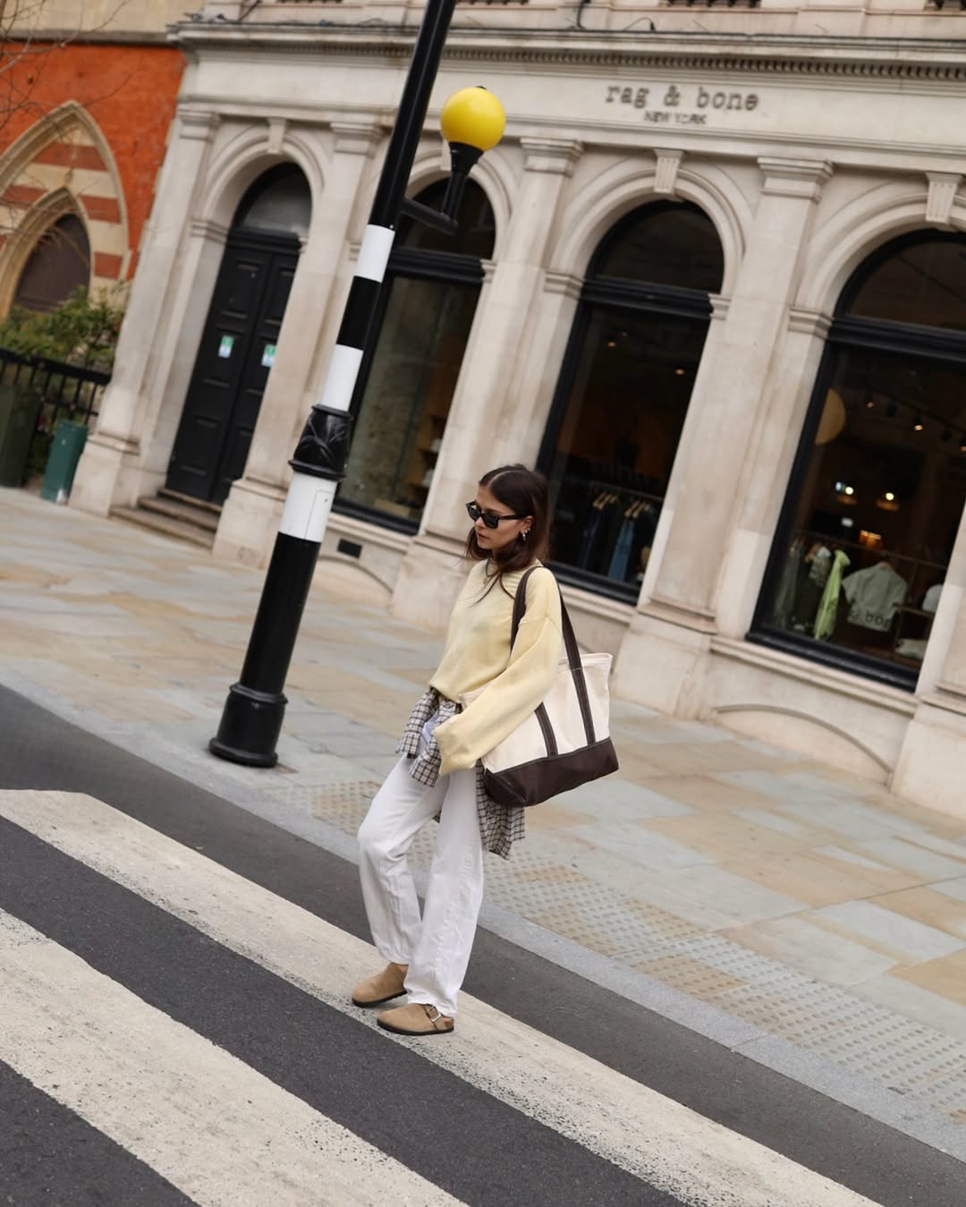 White Wide Leg Pants Yellow Sweatshirt And Tan Clogs White Wide Leg Pants Yellow Sweatshirt And Tan Clogs — Simple Outfits with Birkenstocks
