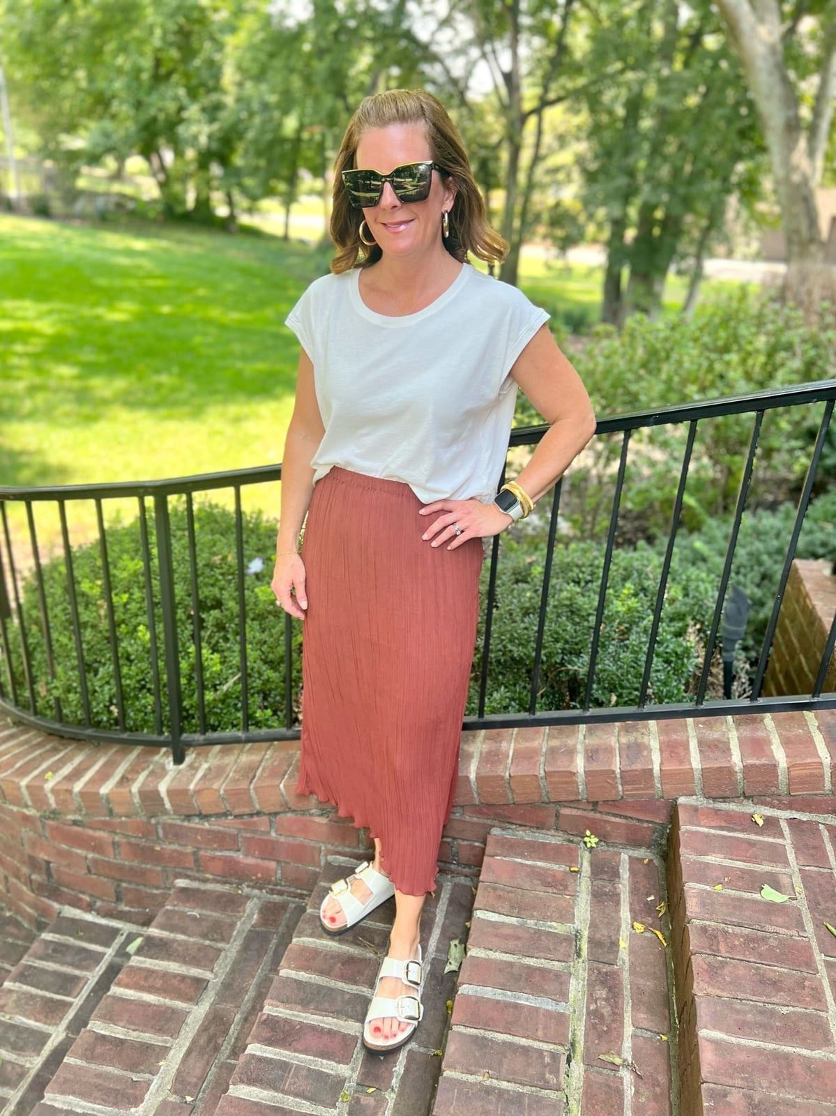 White T-Shirt Rust Midi Skirt With White Birkenstocks White T-Shirt Rust Midi Skirt With White Birkenstocks — Simple Outfits with Birkenstocks