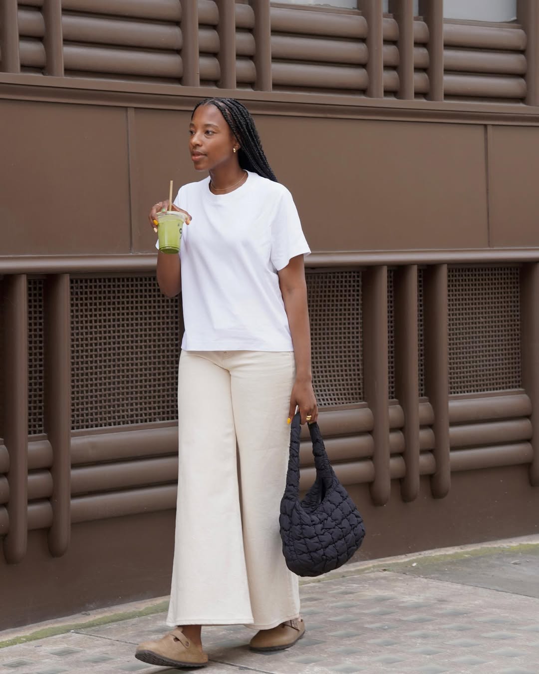 Cream Wide Leg Pants With White T-Shirt And Tan Clogs Cream Wide Leg Pants With White T-Shirt And Tan Clogs — Simple Outfits with Birkenstocks