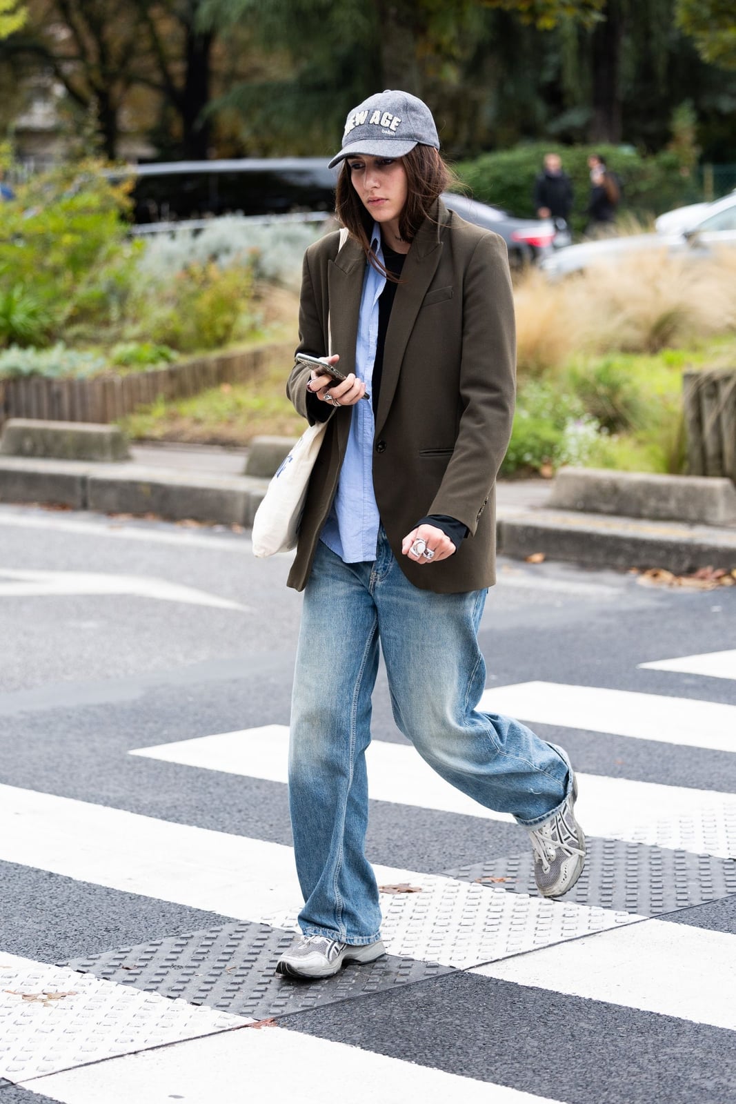 Olive Oversized Blazer With Black Top And Baggy Jeans — Simple Oversized Blazer Outfits