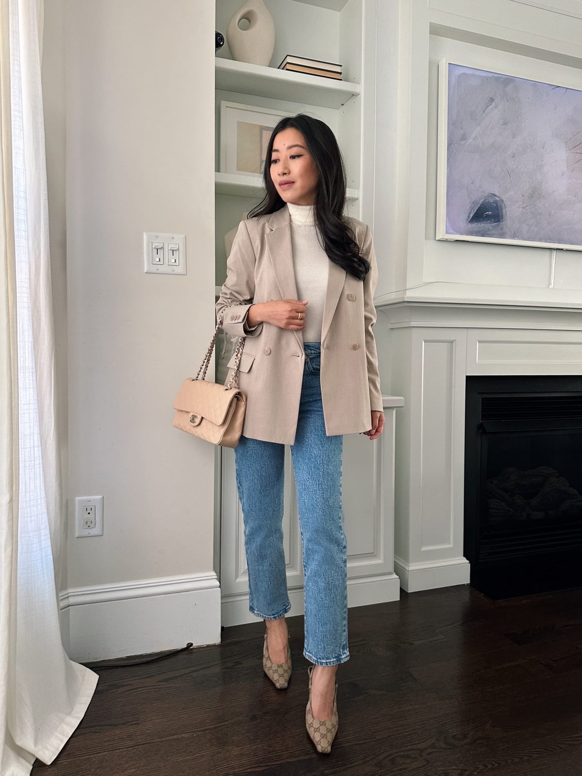 Beige Double Breasted Blazer With Turtleneck And Straight Leg Jeans — Simple Oversized Blazer Outfits