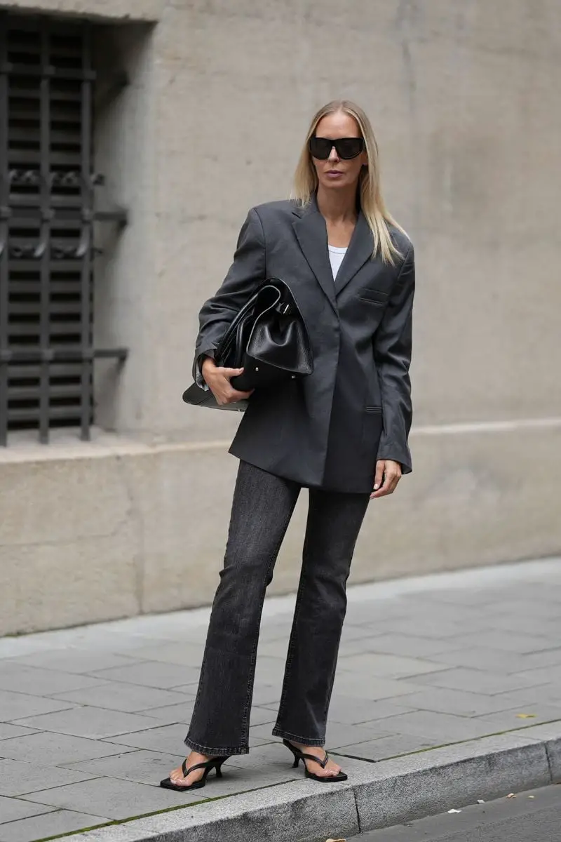 Gray Oversized Blazer With White Tank Top And Flare Jeans — Simple Oversized Blazer Outfits