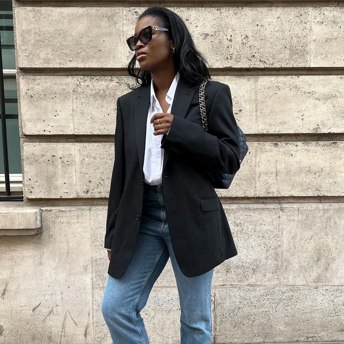 Black Oversized Blazer With White Shirt And Straight, Close-Up Take — Simple Oversized Blazer Outfits