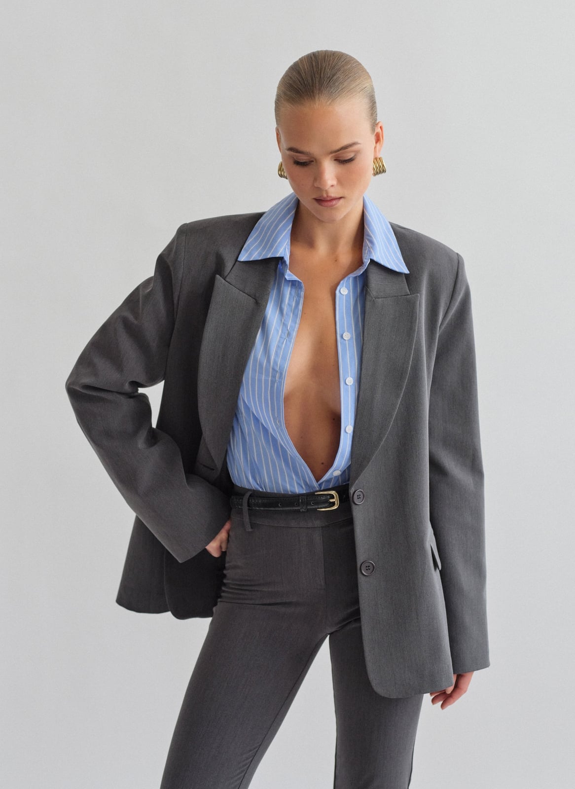 Oversized Gray Blazer With Striped Shirt And Gray Trousers — Simple Oversized Blazer Outfits
