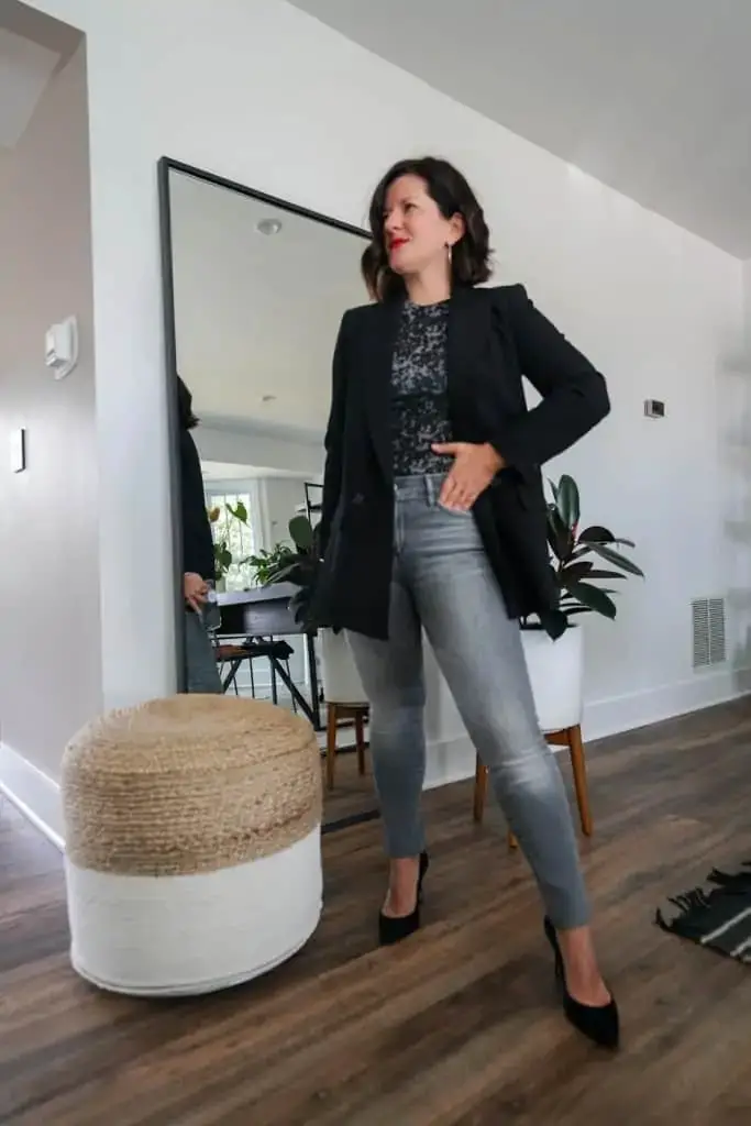 Black Blazer With Patterned Top And Gray Skinny Jeans — Simple Oversized Blazer Outfits