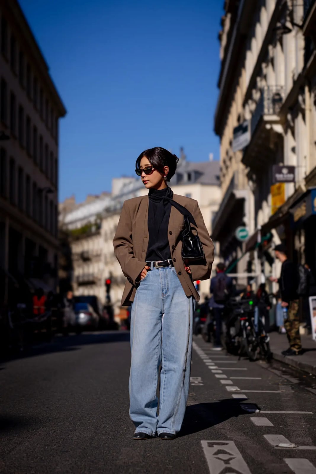 Brown Oversized Blazer With Black Turtleneck And Light Wash Jeans — Simple Oversized Blazer Outfits