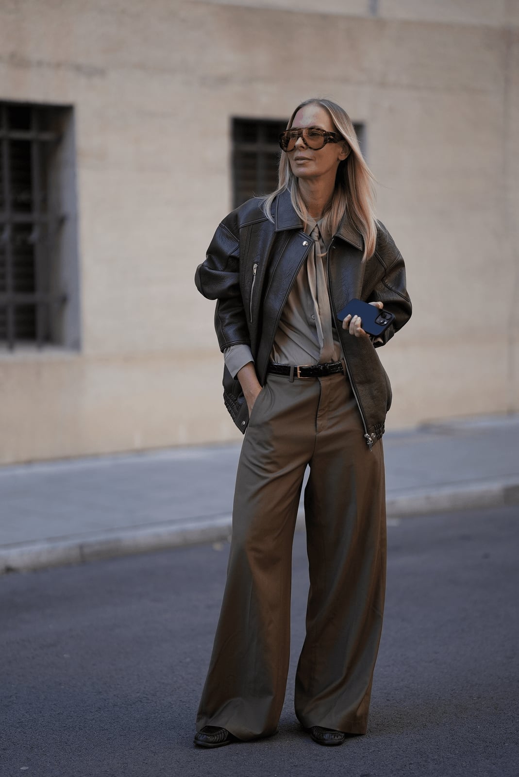 Olive Green Palazzo Pants With Satin Shirt And Leather Jacket Olive Green Palazzo Pants With Satin Shirt And Leather Jacket — Simple Palazzo Pants Outfits