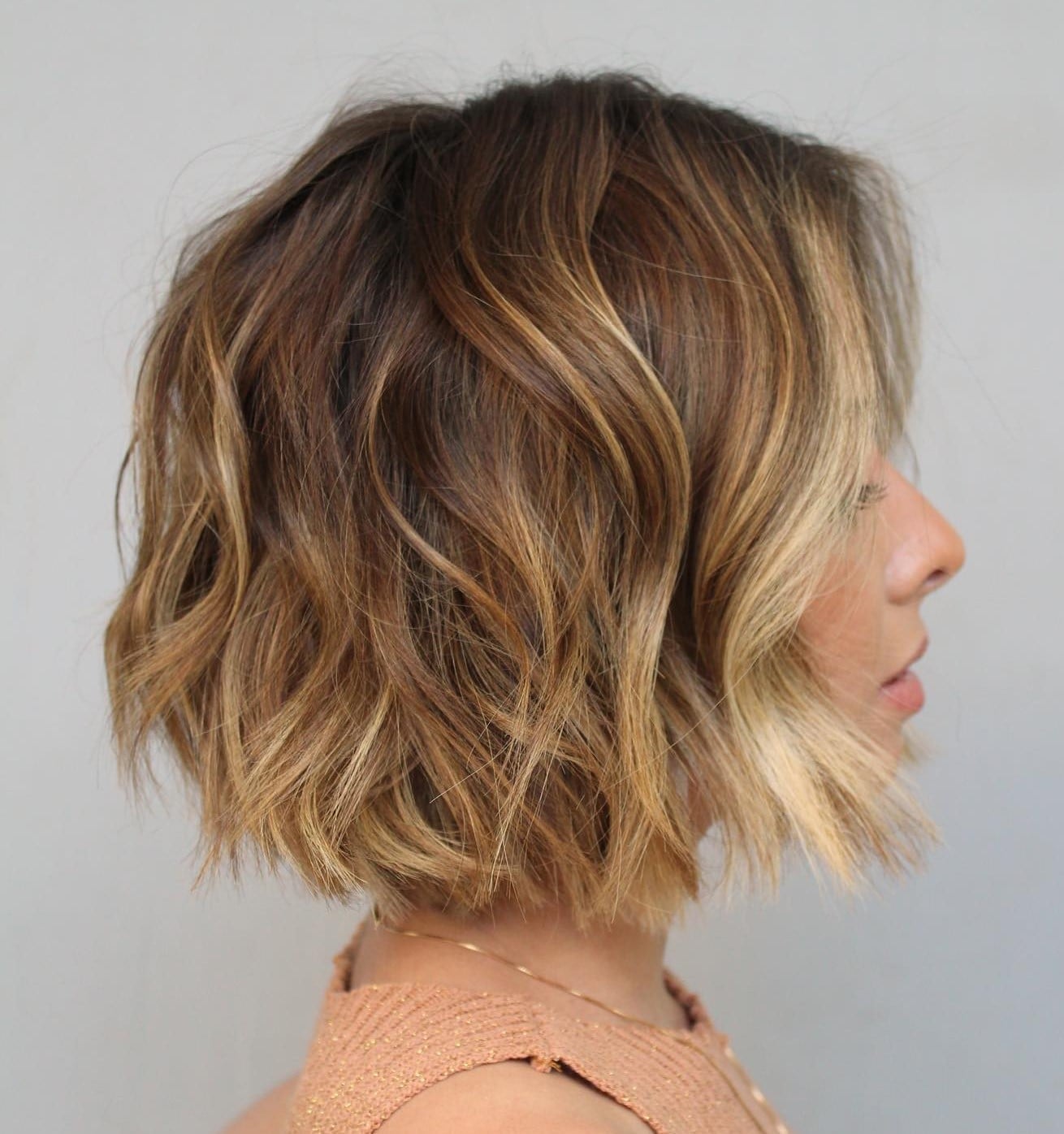 Chin Length Bob Brown Base Blonde Highlights Chin Length Bob Brown Base Blonde Highlights — Simple Partial Highlights